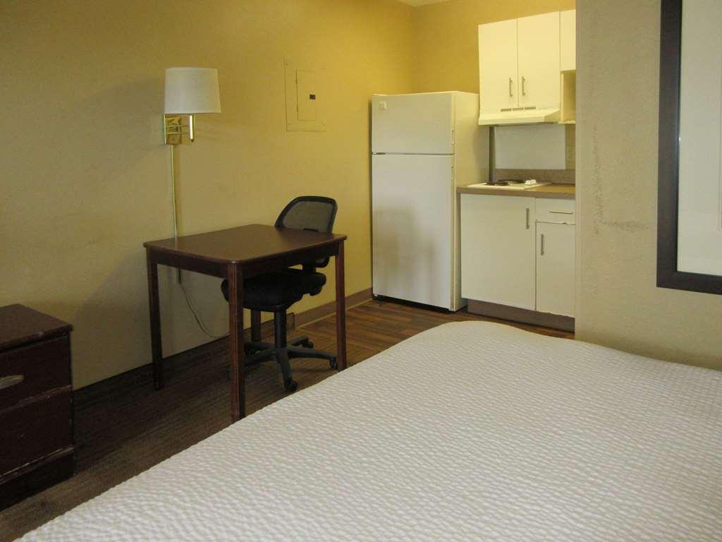 Suburban Studios Winston-Salem Near Hanes Mall Room photo