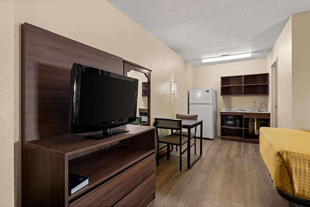 Suburban Studios Winston-Salem Near Hanes Mall Room photo