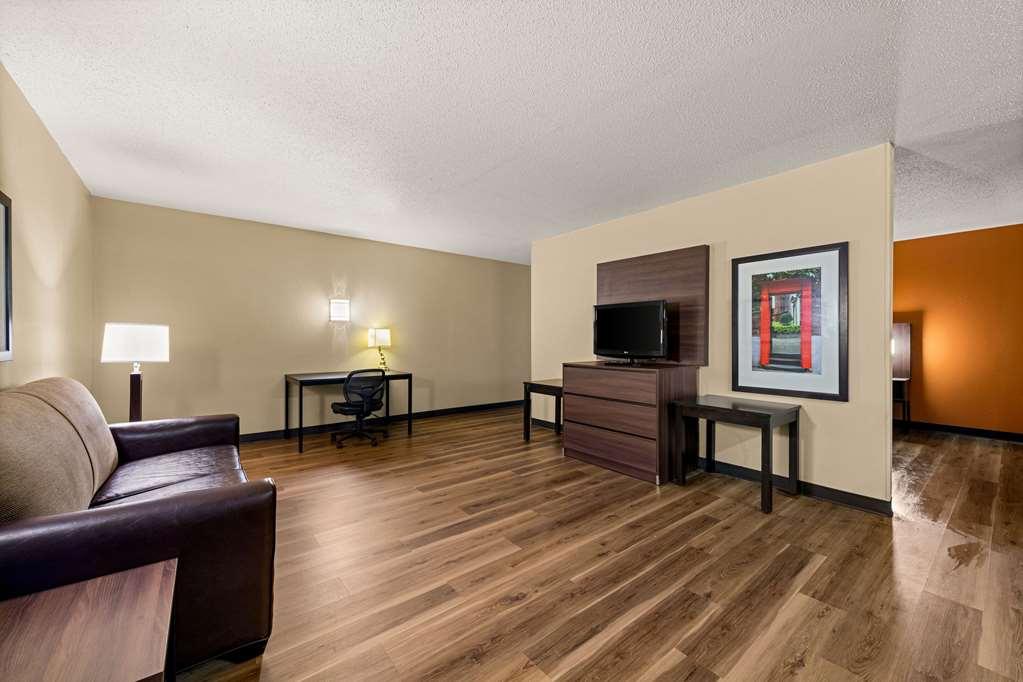 Suburban Studios Winston-Salem Near Hanes Mall Room photo