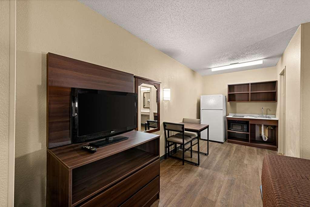 Suburban Studios Winston-Salem Near Hanes Mall Room photo