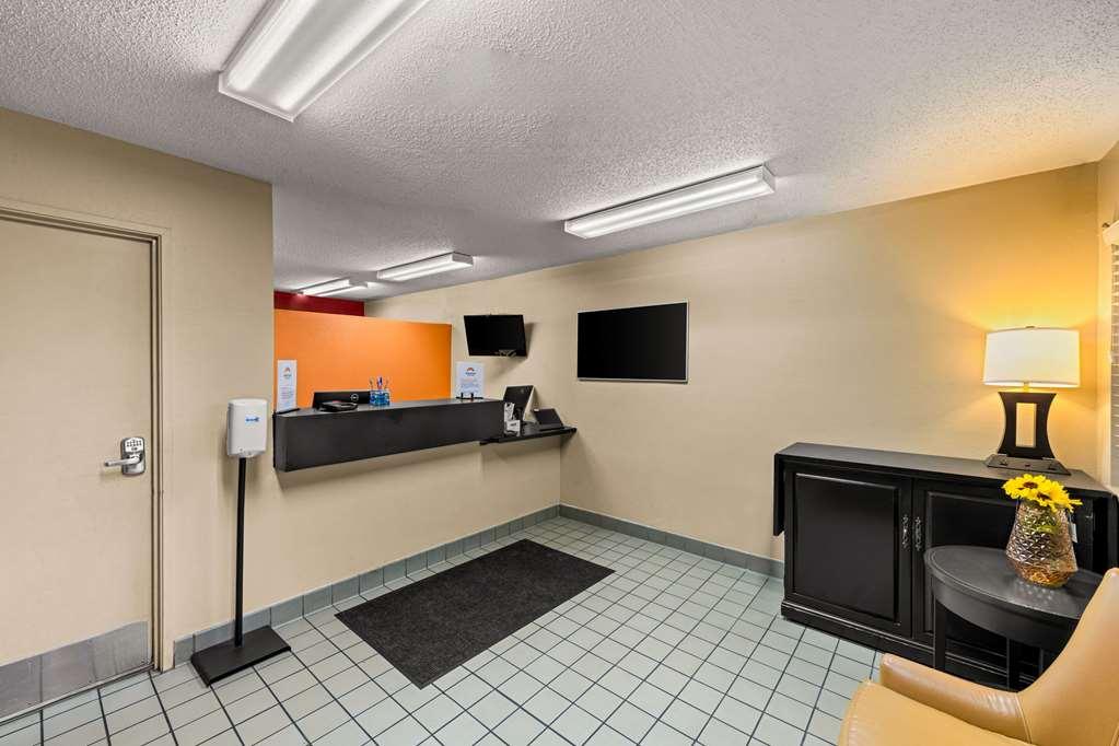 Suburban Studios Winston-Salem Near Hanes Mall Interior photo